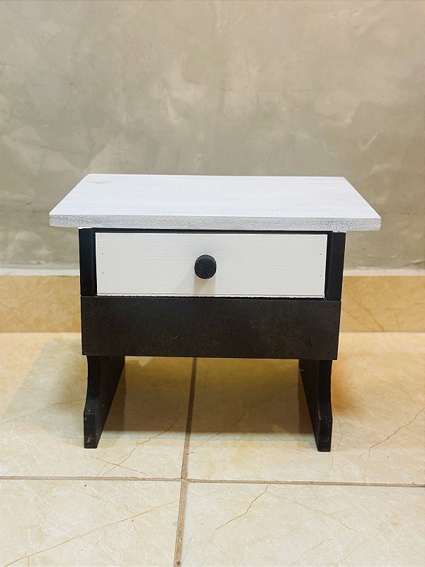 Banquinho de Preto velho com gaveta