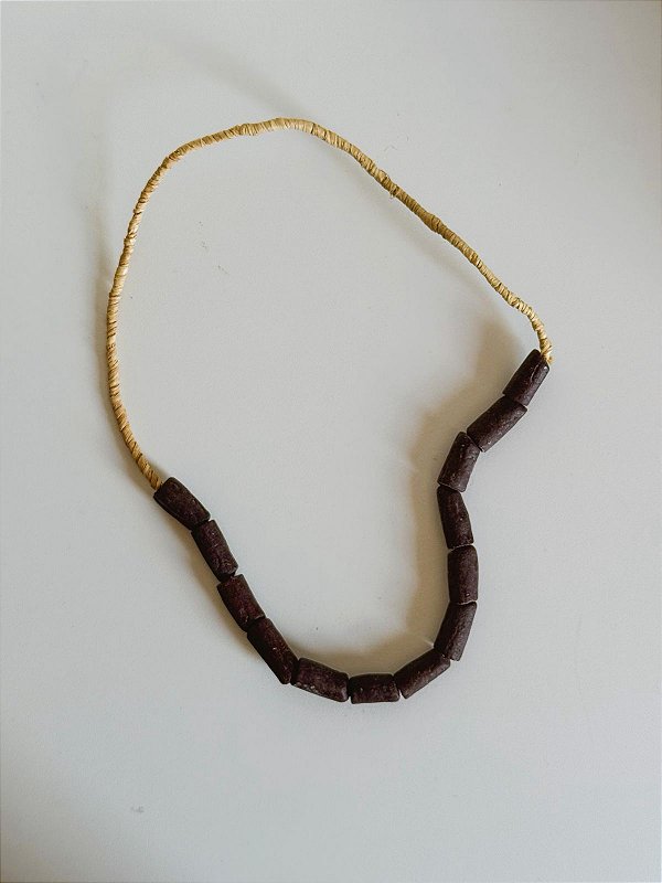 Ileke coral Africano Monjolo - Marrom