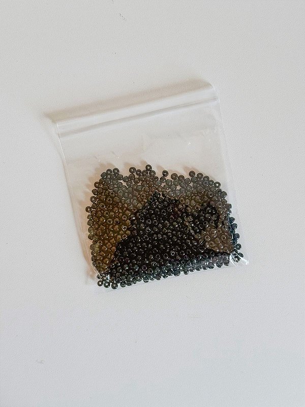 Pacote de Miçanga 50g - Preto Leitoso