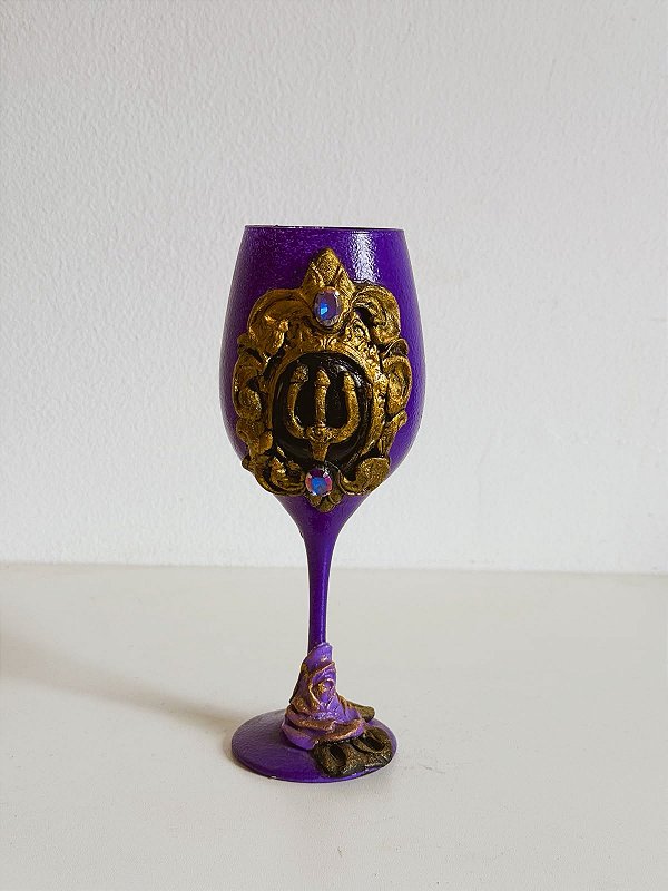 Taça luxo de PombaGira roxa com tridente e strass