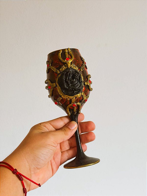 Taça luxo Pomba Gira Rosa preta e tridentes