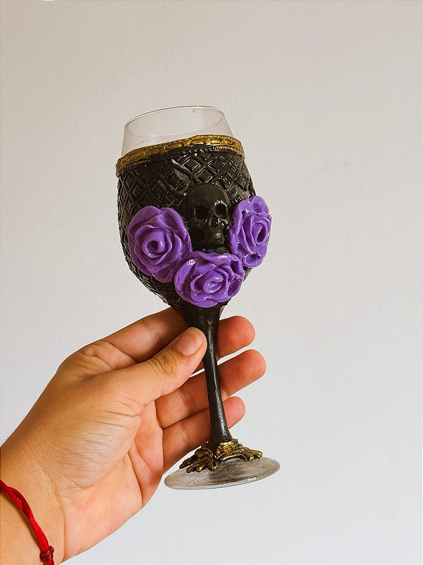 Taça luxo Pomba gira com 3 rosas roxas e caveira preta