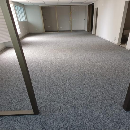 CARPETE PARA ESCRITÓRIO EM PLACAS BELGOTEX - ASTRAL - Ref. 408 Taurus - Embalagem com 5,00m²
