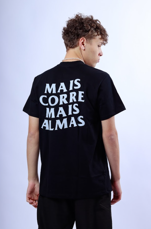 HERE I AMⓇ MAIS CORRE MAIS ALMAS PRETA UNISSEX