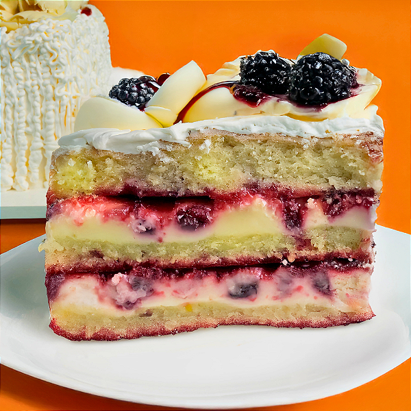 Bolo Vegano de Brigadeiro Branco com Amora