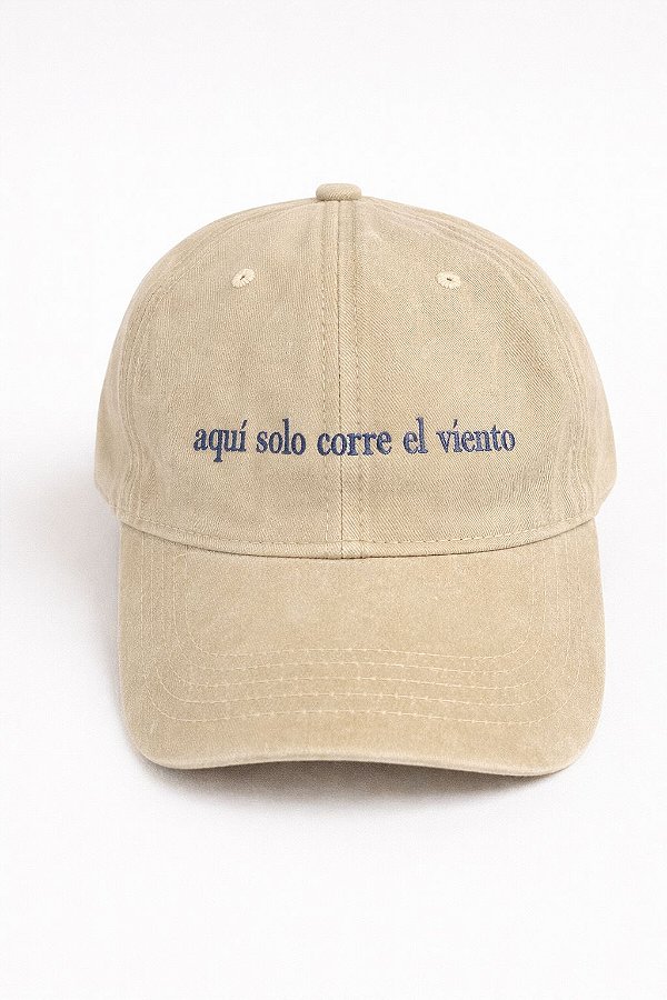 Boné Aquí solo corre el viento