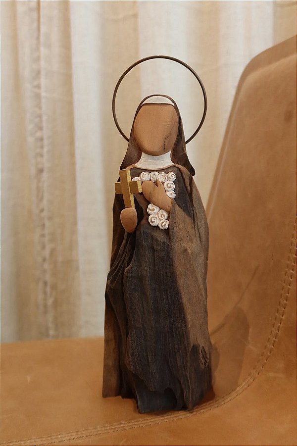 Santa Terezinha em Madeira Umburana | Divina Brasilidade