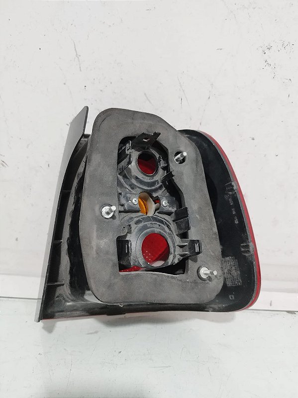 Lanterna lado esquerdo Polo sedan 2008 a 2016 original