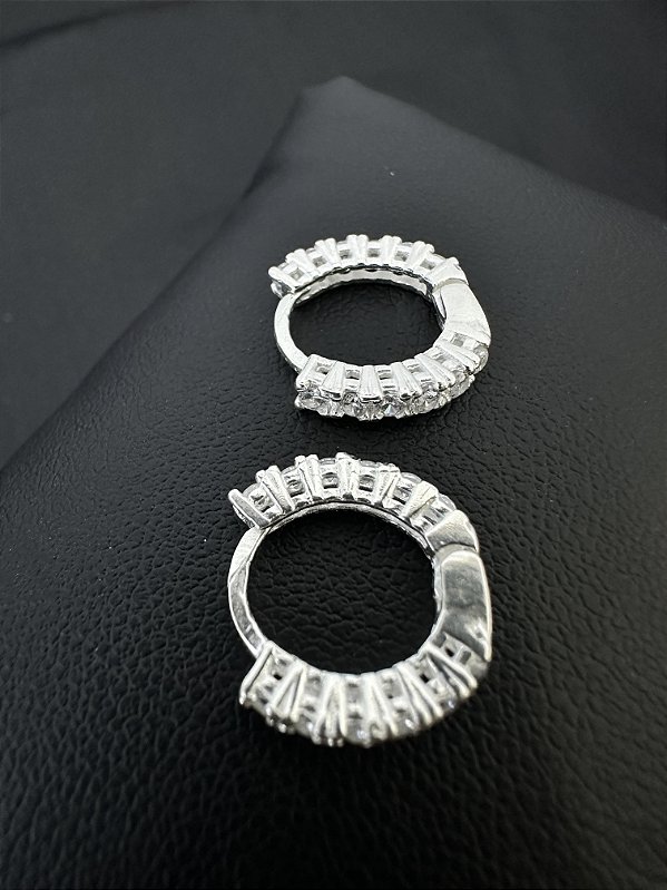 Argola Cravejada Dois Lados 13mm Prata 925 Legítima | Hipoalergênica e Durável