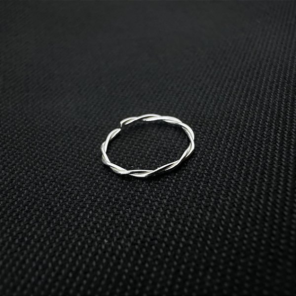 Piercing de Nariz Argola Retorcida Prata 925 Original Hipoalergênico – Brilho Delicado