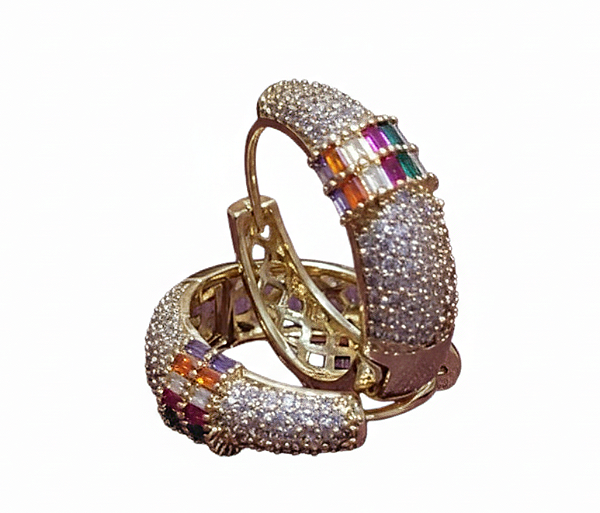 Argola aro grosso cravejada micro zircônia cristal e mix de pedras coloridas (BANHADO A OURO 18k)