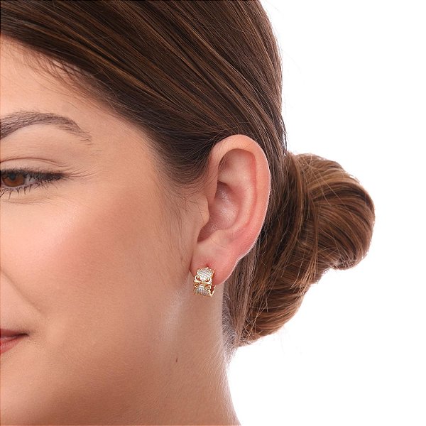 Brinco Meia Argola Trevo Cravejada (BANHADO A OURO 18K)
