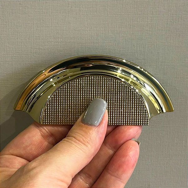 Puxador Para Móvel Concha Kitten Gold 64mm - Zen