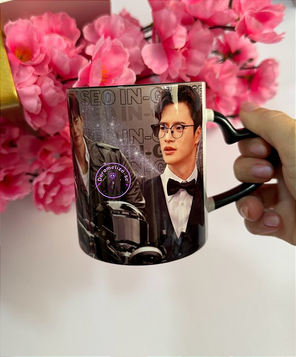 CANECA PRETA COM ALÇA CORAÇÃO - SEO IN-GUK