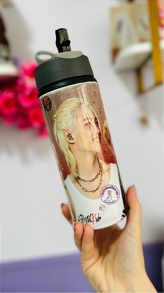 Garrafa bico retrátil - STRAYKIDS