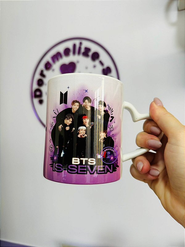 Caneca Alça Coração -BTS IS SEVEN