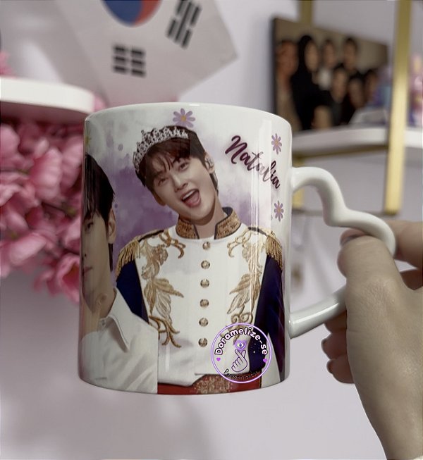 CANECA BRANCA COM ALÇA CORAÇÃO - Nunu