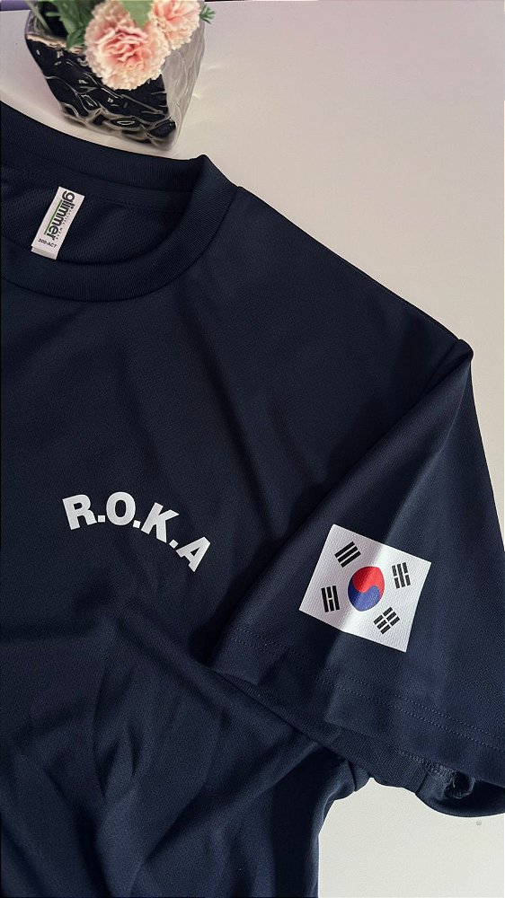 Camiseta R.O.K.A – Edição Importada da Coreia do Sul