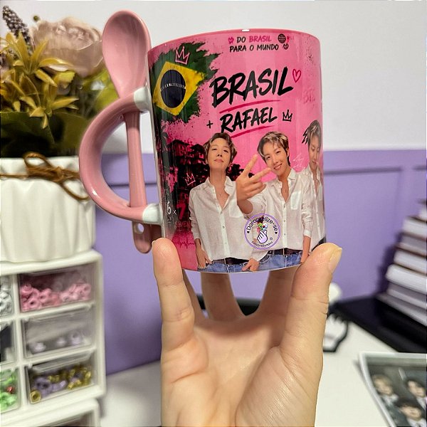 CANECA COM COLHER ROSA - SIX/SEVEN J-HOPE