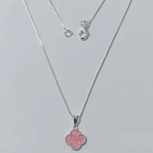 GARGANTILHA FOLHEADA A PRATA COM 50 MILÉSIMOS + VERNIZ DIAMOND - CORRENTE VENEZIANA 45CM PINGENTE TREVO ROSA 10MM PRGG000185