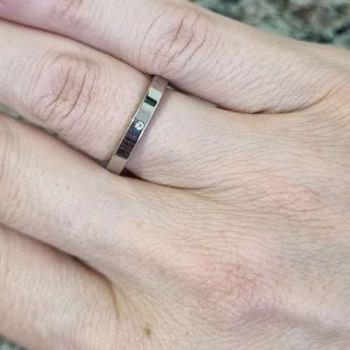 ALIANÇA EM AÇO INOXIDÁVEL 316L COM ZIRCÔNIA LARGURA 2,5MM (VALOR UNITÁRIO) ACAL000002