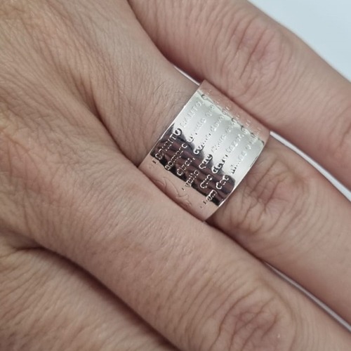 ANEL FOLHEADO A PRATA COM 50 MILÉSIMOS + VERNIZ DIAMOND MENSAGEM SÃO JORGE 13MM AJUSTÁVEL PRAN000011
