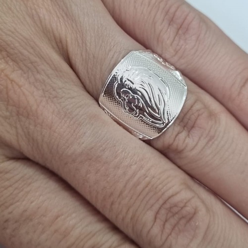ANEL FOLHEADO A PRATA COM 50 MILÉSIMOS + VERNIZ DIAMOND IMAGEM LEÃO 15MM AJUSTÁVEL PRAN000013