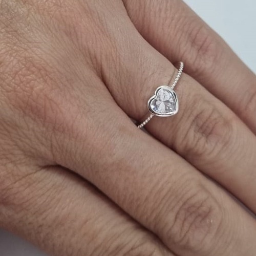 ANEL FOLHEADO A PRATA COM 50 MILÉSIMOS + VERNIZ DIAMOND ANEL COM ZIRCÔNIA CORAÇÃO 7MM LARGURA 1MM PRAN000018