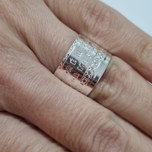 ANEL FOLHEADO A PRATA COM 50 MILÉSIMOS + VERNIZ DIAMOND AJUSTÁVEL MENSAGEM SENHOR É MEU PASTOR PRAN000021