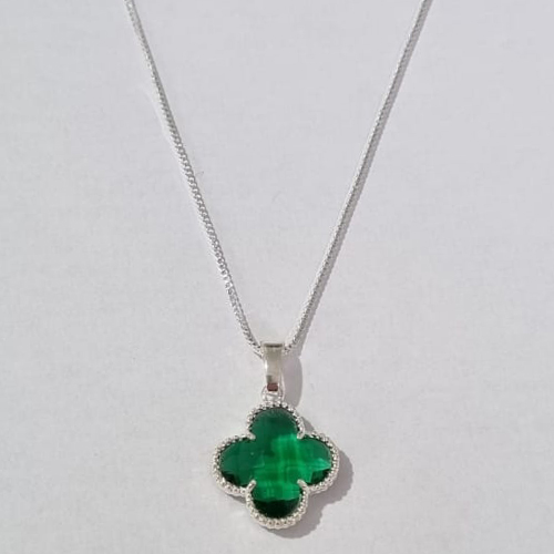 GARGANTILHA FOLHEADA A PRATA COM 50 MILÉSIMOS + VERNIZ DIAMOND CORRENTE CADEADO 42CM TREVO VERDE 13MM PRGG000797