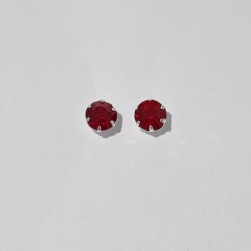 BRINCO FOLHEADO A PRATA COM 50 MILÉSIMOS + VERNIZ DIAMOND ZIRCÔNIA VERMELHA 7MM PRBR000527