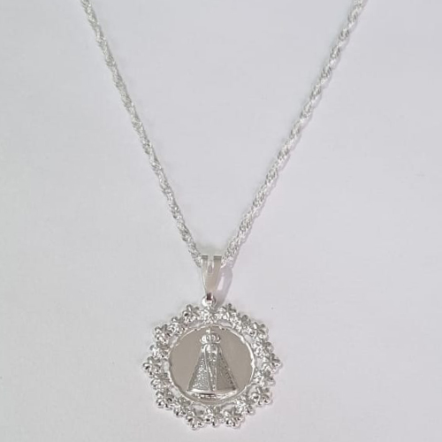 GARGANTILHA FOLHEADA A PRATA COM 50 MILÉSIMOS + VERNIZ DIAMOND CORRENTE SINGAPURA 45CM PINGENTE IMAGEM NOSSA SENHORA APARECIDA 24MM PRGG000819