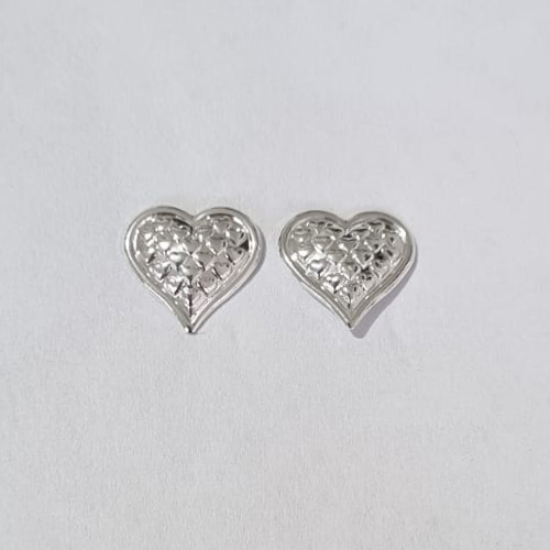 BRINCO FOLHEADO A PRATA COM 50 MILÉSIMOS + VERNIZ DIAMOND CORAÇÃO DESENHADO 11MM  (PAR) PRBR000561