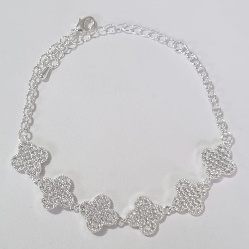 PULSEIRA FOLHEADA A PRATA COM 50 MILÉSIMOS + VERNIZ DIAMOND 18CM TREVO 11MM CRAVEJADO COM MICRO ZIRCÔNIAS FECHO LAGOSTA + EXTENSOR PRPS000511