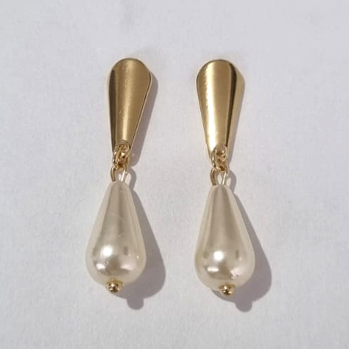 BRINCO FOLHEADO A OURO COM 6 MILÉSIMOS + VERNIZ DIAMOND BASE LISA PÉROLA 7MM OUBR000061