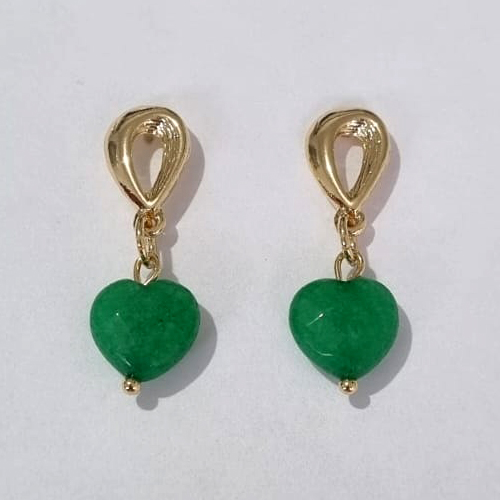BRINCO FOLHEADO A OURO COM 6 MILÉSIMOS + VERNIZ DIAMOND BASE LISA VAZADA PEDRA NATURAL ÁGATA VERDE CORAÇÃO SEXTAVADO 12MM OUBR000066