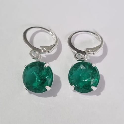 BRINCO FOLHEADO A PRATA COM 50 MILÉSIMOS + VERNIZ DIAMOND ARGOLA DE PRESSÃO COM ZIRCÔNIA CRAQUELADA VERDE 10MM (PAR) PRBR000580