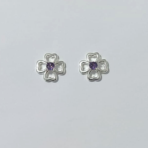 BRINCO FOLHEADO A PRATA COM 50 MILÉSIMOS + VERNIZ DIAMOND BRINCO FOLHEADO A PRATA COM 50 MILÉSIMOS + VERNIZ DIAMOND BRINCO DE PINO FLOR COM ZIRCÔNIA LILÁS 10MM PRBR000609