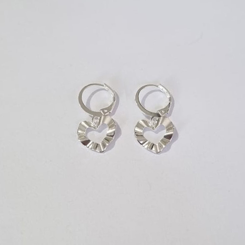 BRINCO FOLHEADO A PRATA COM 50 MILÉSIMOS + VERNIZ DIAMOND ARGOLA DE PRESSÃO CORAÇÃO TEXTURA ORGÂNICA VAZADO 12MM (PAR) PRBR000611