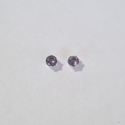 BRINCO FOLHEADO A PRATA COM 50 MILÉSIMOS + VERNIZ DIAMOND REDONDO COM  ZIRCÔNIA LILÁS 4MM PRBR000623