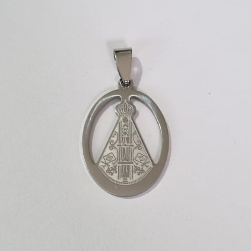 PINGENTE EM AÇO INOXIDÁVEL 316L NOSSA SENHORA APARECIDA CÍRCULO VAZADO 20MM ACPG000051