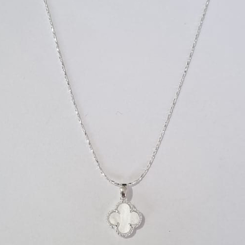 GARGANTILHA FOLHEADA A PRATA COM 50 MILÉSIMOS + VERNIZ DIAMOND CORRENTE 45CM TREVO BRANCO 10MM+ EXTENSOR PRGG000874