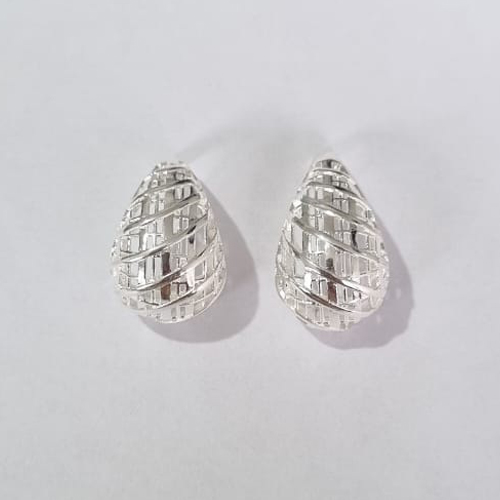 BRINCO FOLHEADO A PRATA COM 50 MILÉSIMOS + VERNIZ DIAMOND GOTA VAZADA 12MM PRBR000704