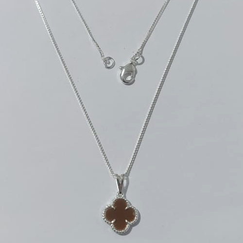 GARGANTILHA FOLHEADA A PRATA COM 50 MILÉSIMOS + VERNIZ DIAMOND - CORRENTE VENEZIANA 45CM PINGENTE TREVO MARROM 10MM PRGG000903