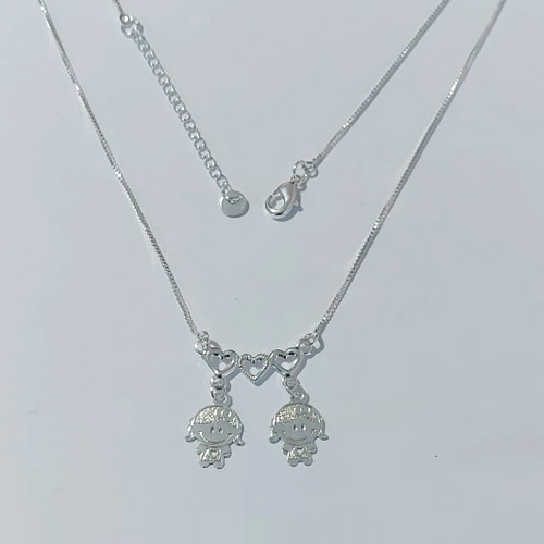 GARGANTILHA FOLHEADA A PRATA COM 50 MILÉSIMOS + VERNIZ DIAMOND CORRENTE VENEZIANA 42CM CANGA CORAÇÕES 2 MENINAS 22MM PRGG000909