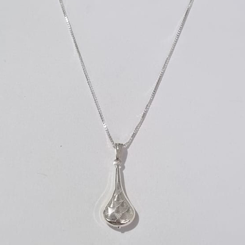 GARGANTILHA FOLHEADA A PRATA COM 50 MILÉSIMOS + VERNIZ DIAMOND CORRENTE VENEZIANA 44CM PINGENTE GOTA DESENHADA 10MM PRGG000917
