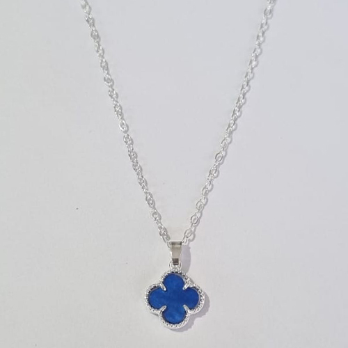 GARGANTILHA FOLHEADA A PRATA COM 50 MILÉSIMOS + VERNIZ DIAMOND - CORRENTE CADEADO 45CM TREVO AZUL 10MM PRGG000952