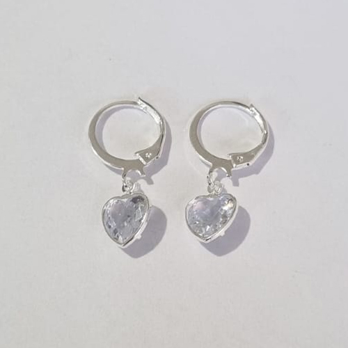 BRINCO FOLHEADO A PRATA COM 50 MILÉSIMOS + VERNIZ DIAMOND ARGOLA ZIRCÕNIA FORMATO CORAÇÃO 8MM PRBR000720