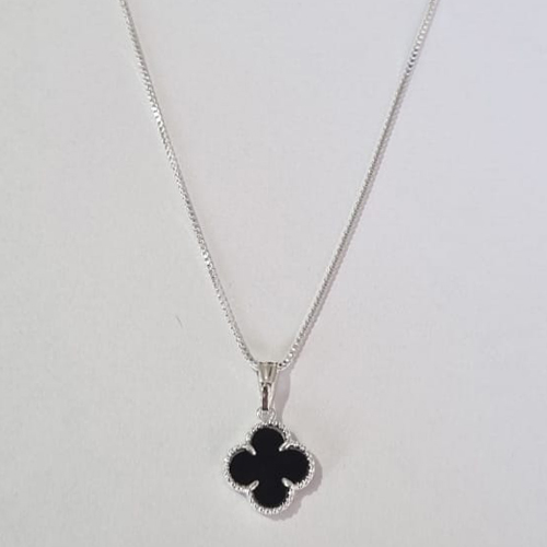 GARGANTILHA FOLHEADA A PRATA COM 50 MILÉSIMOS + VERNIZ DIAMOND 45CM CORRENTE SINGAPURA TREVO PRETO 10MM PRGG000964