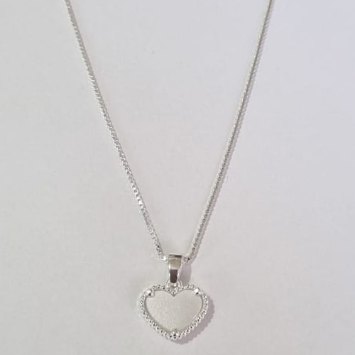 GARGANTILHA FOLHEADA A PRATA COM 50 MILÉSIMOS + VERNIZ DIAMOND 45CM CORRENTE VENEZIANA CORAÇÃO BRANCO 11MM PRGG000965